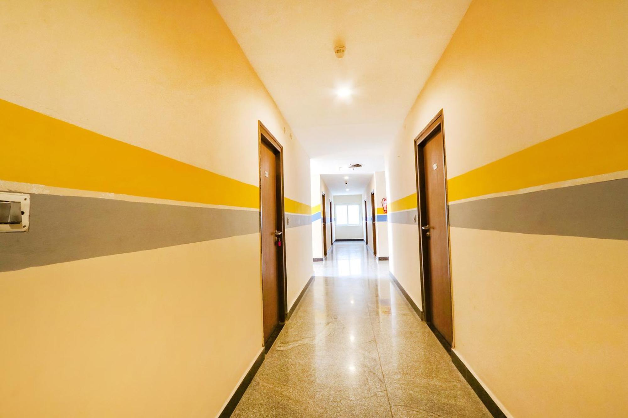 Hotel Fabhotel Sk Grand - Nr Hitech
